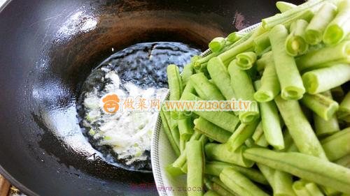 山西面食<a href=/shicai/shucai/DouJiao/index.html target=_blank><u>豆角</u></a>焖面的做法