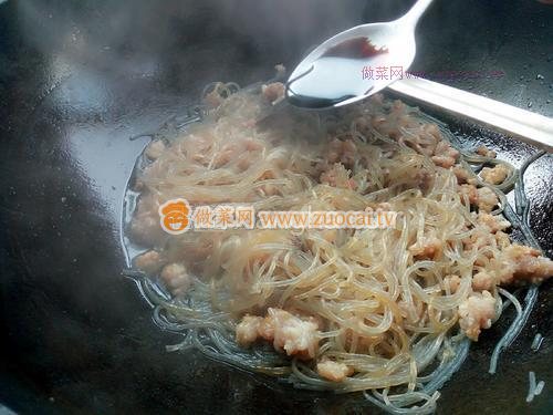 肉沫<a href=/shicai/mimian/FenSi/index.html target=_blank><u>粉丝</u></a>煲的做法