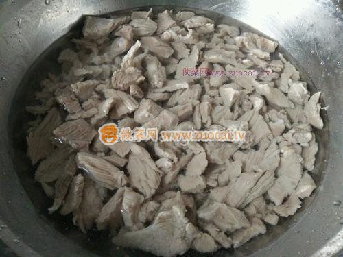 自制<a href=/shicai/rouqin/RouSong/index.html target=_blank><u>肉松</u></a>的做法