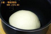 电饭煲<a href=/shicai/mimian/MianBao/index.html target=_blank><u>面包</u></a>的做法步骤9