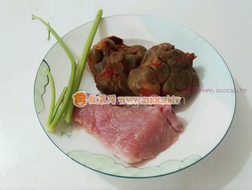 <a href=/shicai/shucai/ZhaCai/index.html target=_blank><u>榨菜</u></a>肉丝汤的做法