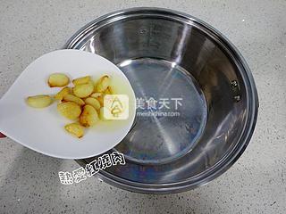 蒜烧金<a href=/shicai/shuichanpin/ChangYu/index.html target=_blank><u>鲳鱼</u></a>的做法步骤：6