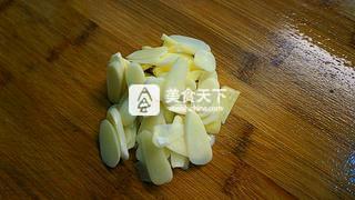 酱焖白<a href=/shicai/mimian/DouFu/index.html target=_blank><u>豆腐</u></a>干的做法步骤：5