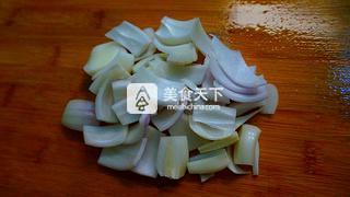 酱焖白<a href=/shicai/mimian/DouFu/index.html target=_blank><u>豆腐</u></a>干的做法步骤：3