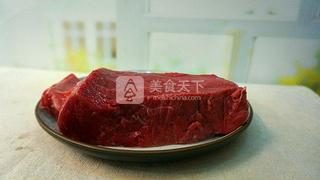 麻辣水煮<a href=/shicai/rouqin/NiuRou/index.html target=_blank><u>牛肉</u></a>的做法步骤：1