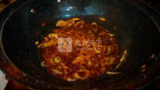 麻辣水煮<a href=/shicai/rouqin/NiuRou/index.html target=_blank><u>牛肉</u></a>的做法步骤：14