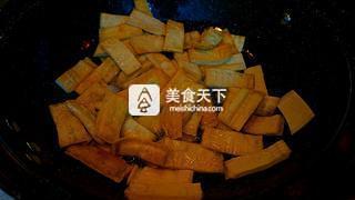 酱焖白<a href=/shicai/mimian/DouFu/index.html target=_blank><u>豆腐</u></a>干的做法步骤：10