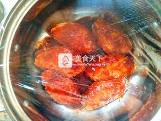 蒜蓉<a href=/shicai/shucai/LaJiao/index.html target=_blank><u>辣椒</u></a>酱烤翅的做法步骤：5